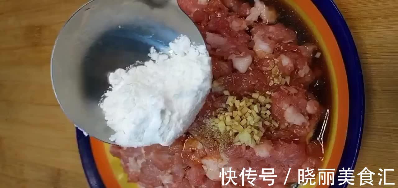 客家茄子酿肉，外焦里嫩咸香微辣，配米饭再好不过啦！