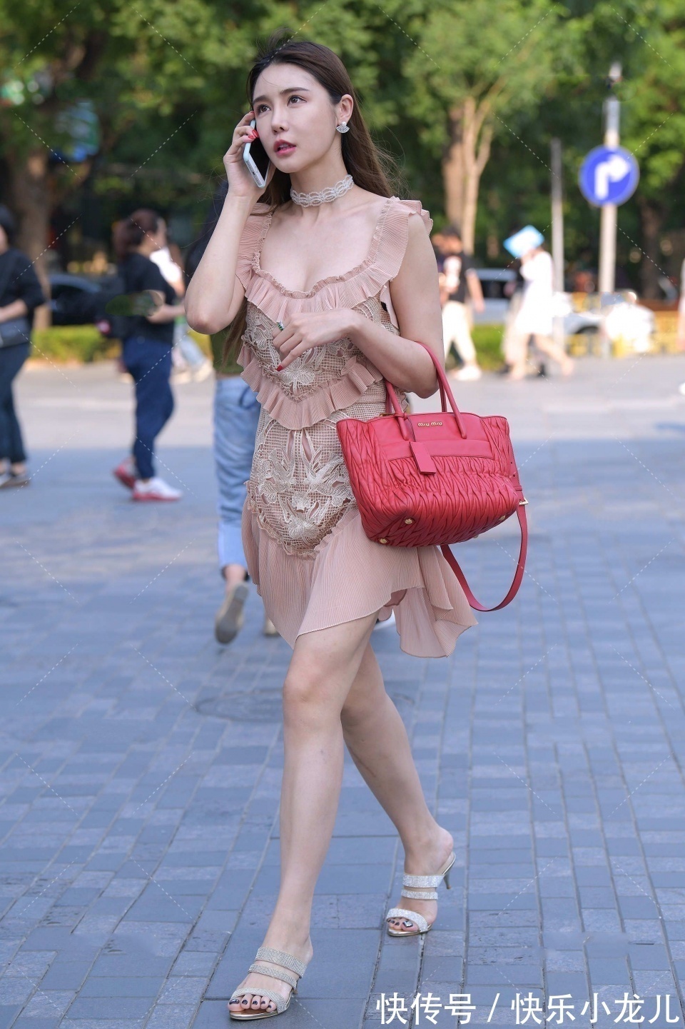 人鱼公主 成熟稳重的气质美女,给人满满的高级感,我要努力赚钱娶她做老婆