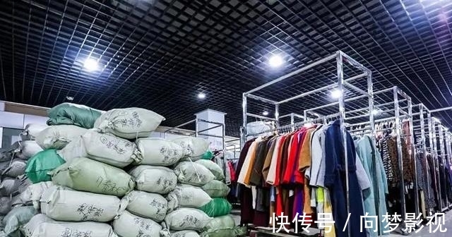 实体店|同样一件衣服，为何线上线下的价格差距两三倍？背后原因公开