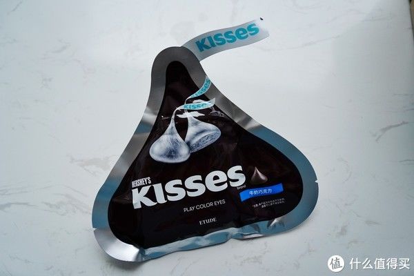 四色盘|伊蒂之屋&好时之吻联名款银巧眼影盘，好想吃掉你~