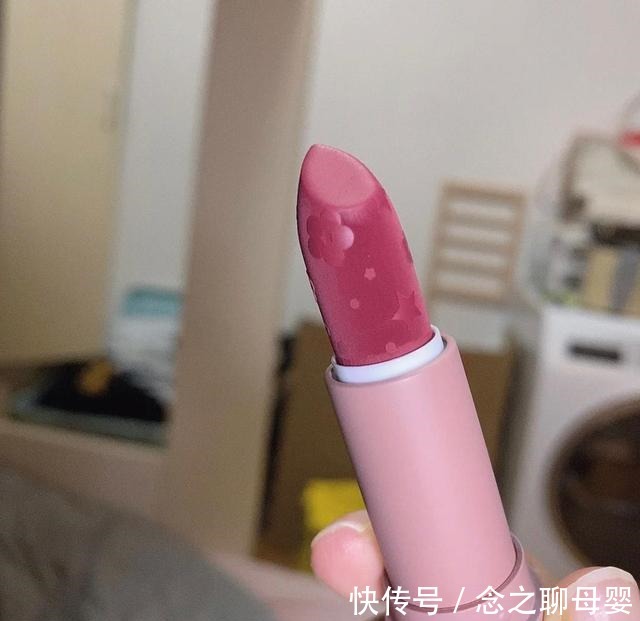 丝绒哑光 国货口红“真不行”完美日记被吐槽,花西子风评差,难怪用大牌