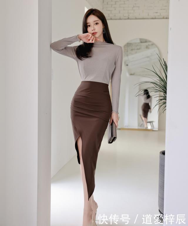鸢灰透气长袖雪纺衫搭配皱褶咖啡斜边裙,彰显孙允珠优雅姿态