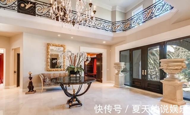 美国|参观董卿在美国的豪宅，全屋卫生间都有十个，户外环境像园林景观