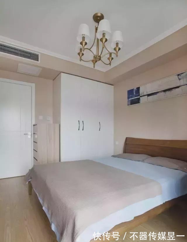 电视墙|老公不顾反对把客厅抬高45公分,结果多出一间房,太实用了!