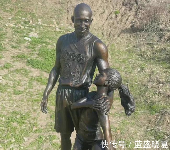 nb泪目!科比逝世二周年,事故地点立起父女雕像,湖人官方晒照怀念!