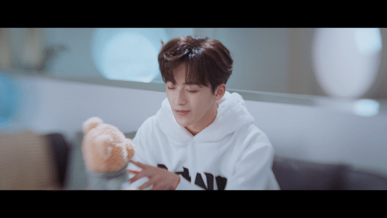 虚拟偶像 R1SE何洛洛:演员何洛洛的身份才刚刚起步,未来还有不少进步空间