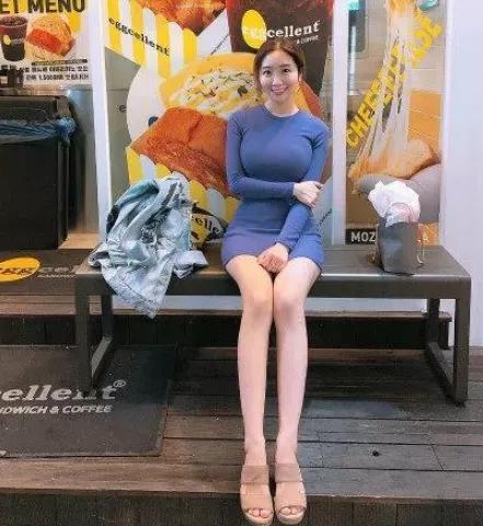 英语成绩|26岁最美英语老师爱健身，拒绝学生告白，目标：提高学生英语成绩