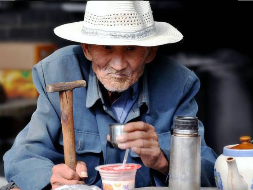 春节临近，俗语“酒过三巡，菜过五味”啥意思？用错了容易闹笑话