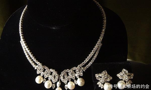 风华正茂的美人与珠宝更配“英伦玫瑰”戴安娜戴珠宝的样子真美