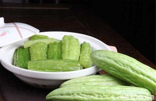 苦瓜|得了糖尿病不能碰甜食？医生：应该忌口的是这些！很多人搞错
