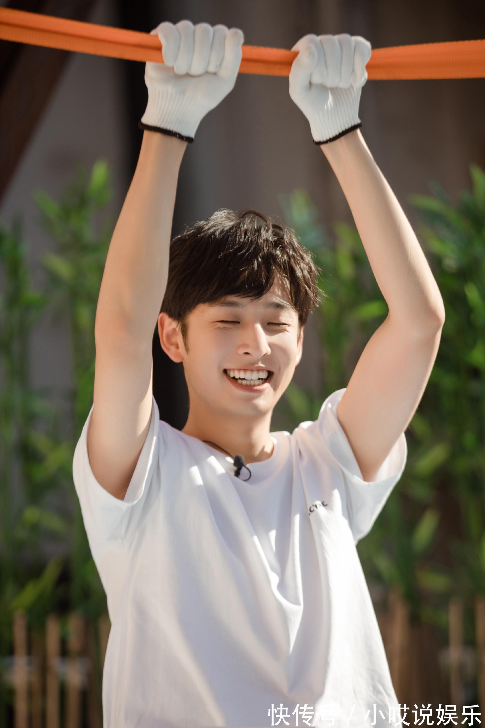 加盟多档爆款综艺,大型活动展现神级救场,齐思钧是何来头