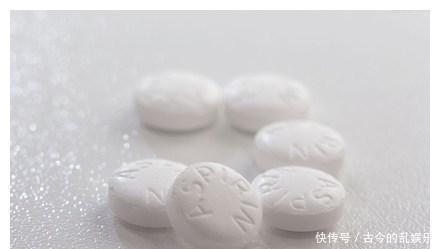 浇花时往水里加点它，叶子疯长绿油油不到一周就爆盆