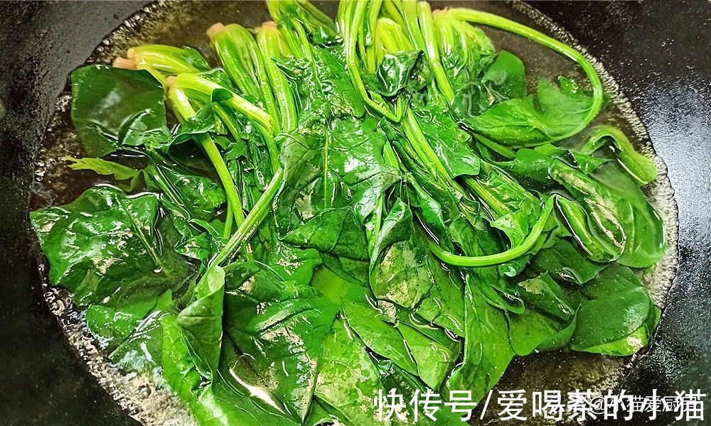 虾仁肉末炒菠菜你试过吗?营养丰富,味道鲜美,好吃特别下饭