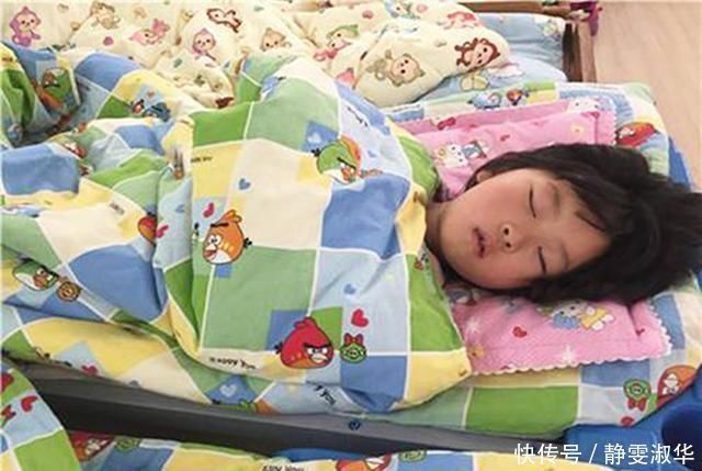 监护人|“睡着的小朋友请举手”,老师套路萌娃,孩子的反应让老师笑翻