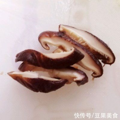 巨下饭|#巨下饭的家常菜#黄瓜炒菌菇