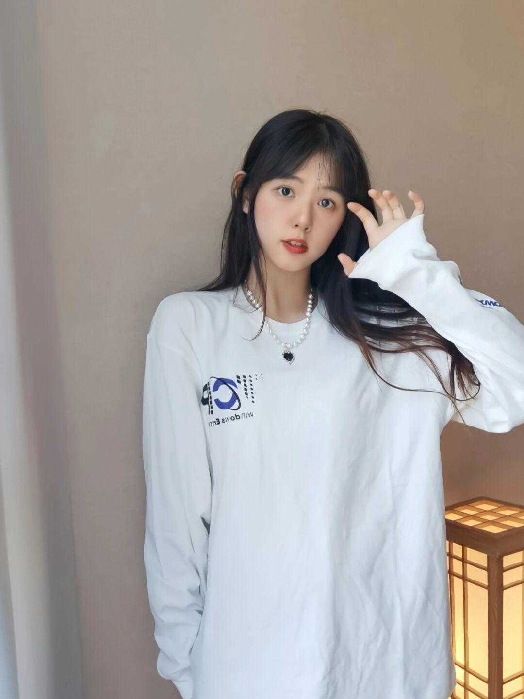 搭配|简约温柔的秋季穿搭,粉紫色针织衫配半身裙优雅大方,高级精致