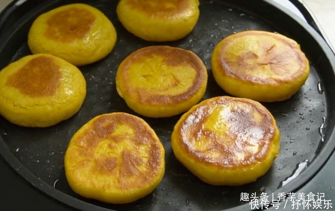 香甜|发面南瓜饼的做法,暄软香甜,当早餐很不错,比面包还好吃