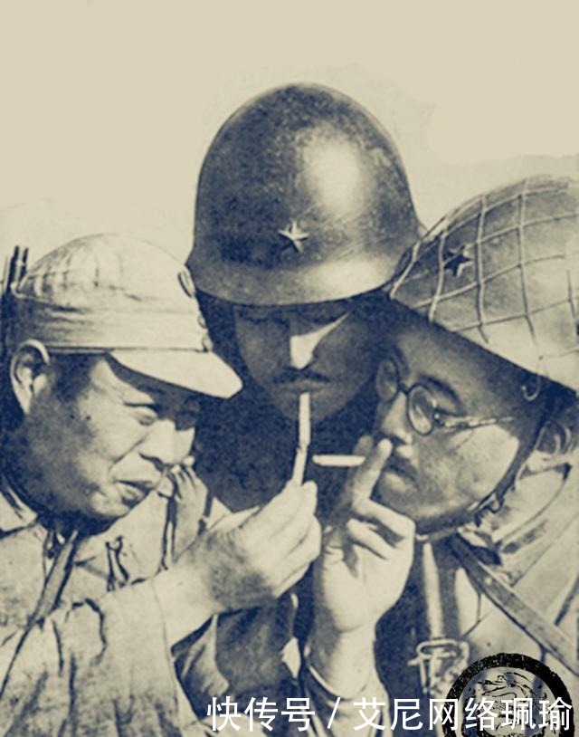 伪军|抗战期间的汉奸老照片:图四和鬼子勾肩搭背,图八女汉奸车上带路