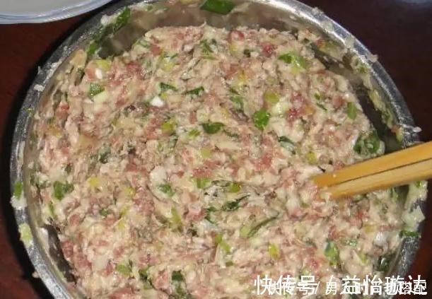 素菜|拌饺子馅时，有人放热油有人放香油，大厨都不对，不懂别乱放！