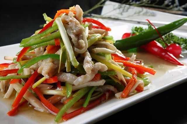 炒肉时加淀粉是大错!换成这2样,牢记3技巧,嫩滑入味,不粘锅