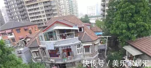 老房子|惨遭丈夫抛弃,单亲妈妈挤15㎡娘家靠父母养,让1岁宝宝睡地板!