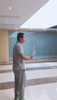 |搞笑GIF：妹子这跳的什么舞蹈啊，怎么看起来蛇精一般呢