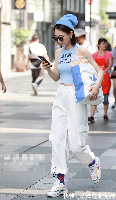 搭配 小姐姐这身搭配真是很有特点,满满的青春美