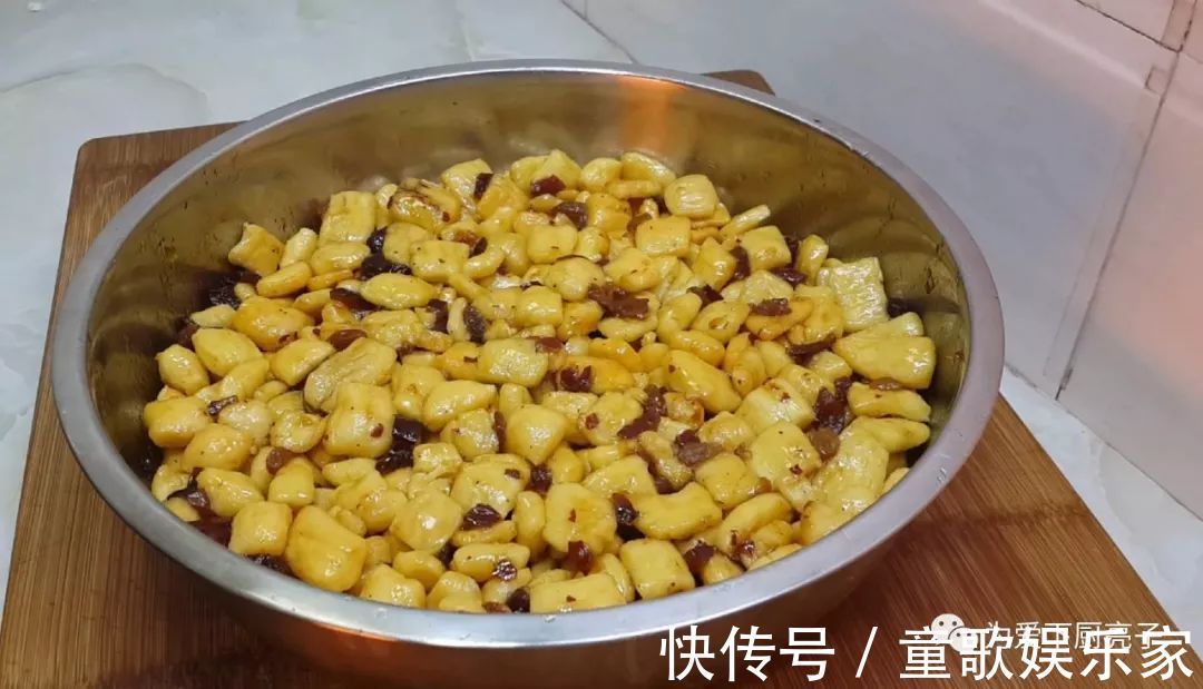 5个鸡蛋，1斤面粉，锅里一炒，做出创意小零食，比蛋糕好吃十倍