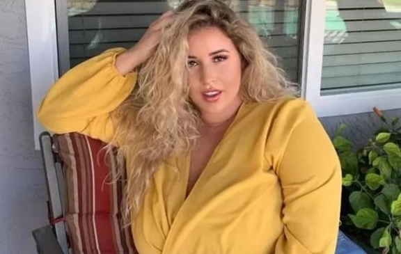 女人味 重达180斤,却一点也不显臃肿,“大码”身材也尽显女人味