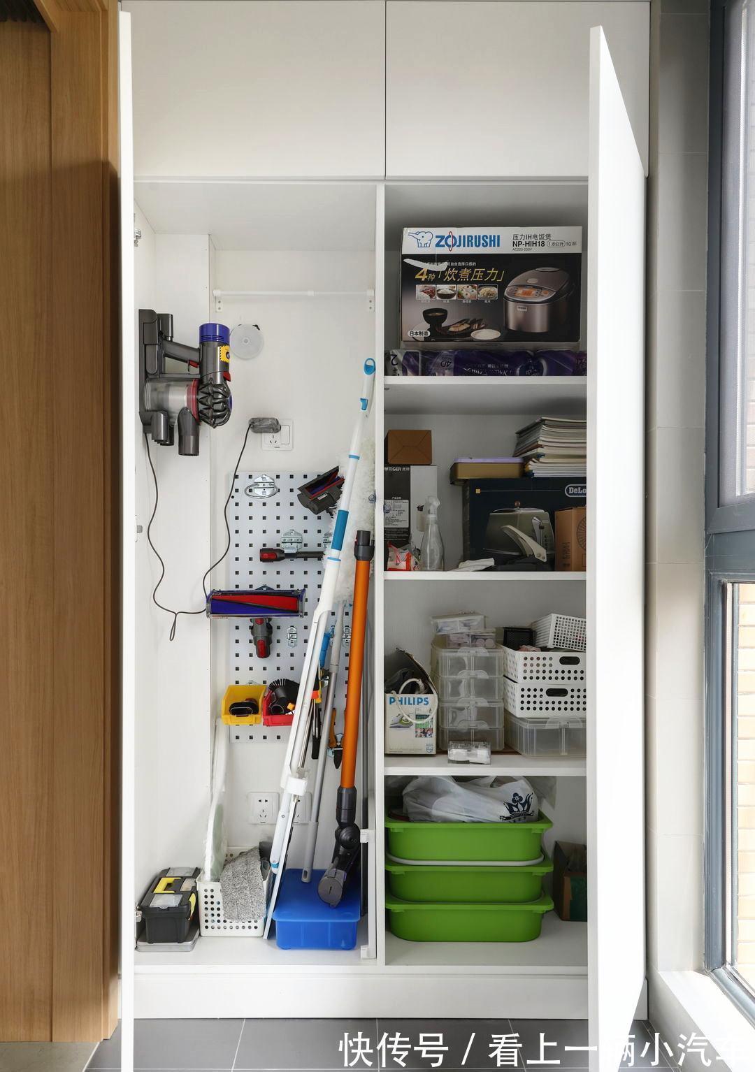 玄关柜|去客厅化有多爽?摒弃电视墙打造整面书柜,双胞胎女儿房也是亮点