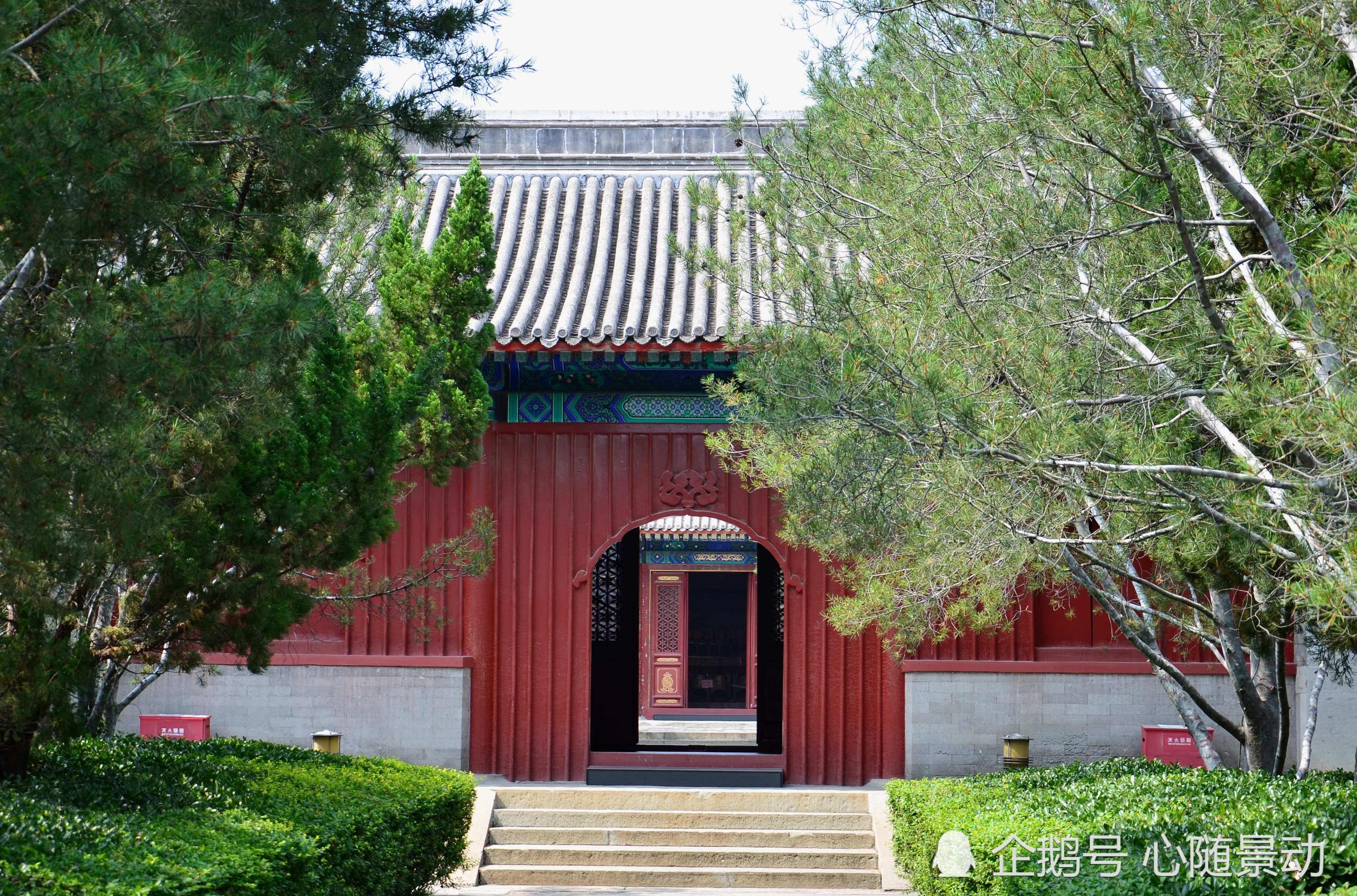 这口钟有600年历史,重46吨,比两层楼高,现在春节还能听到钟声