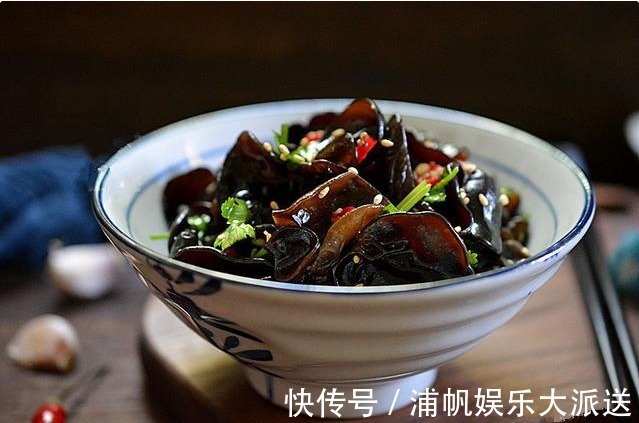 教你做一道凉拌菜,酸甜可口,下饭又下酒