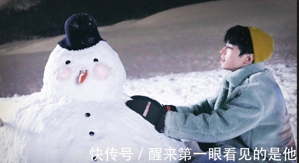 sing尼格买提也关注王俊凯的童年,在他面前提新加坡的梗,粉丝也补刀