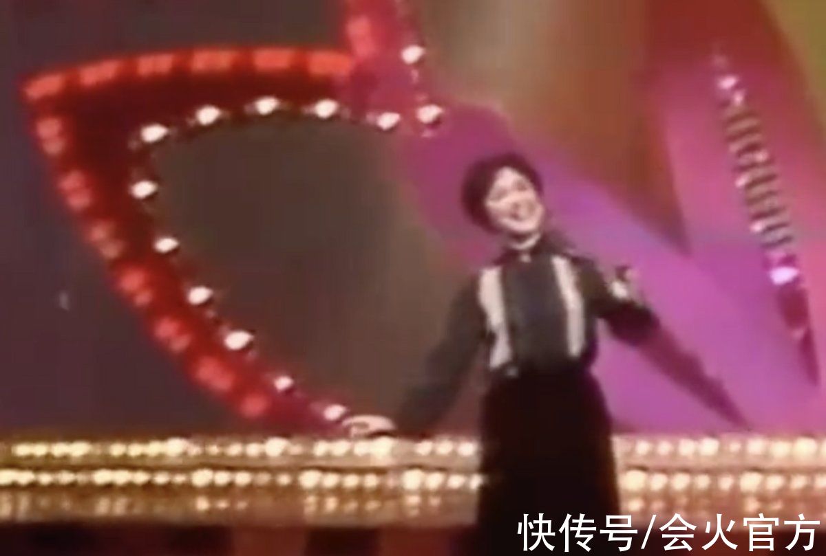 历年春晚九大神仙舞台！赵丽蓉意外摔倒跪地，李谷一连唱九首歌