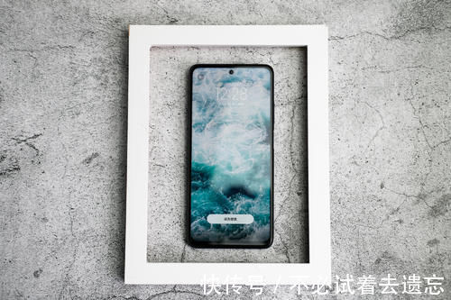 手机|一亿像素拍照手机降至1399,它还有120HZ、33W快充和双扬声器