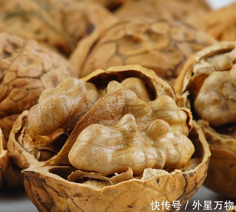 立秋后,吃核桃好处多,但不要与一物共食,有很多人还不清楚