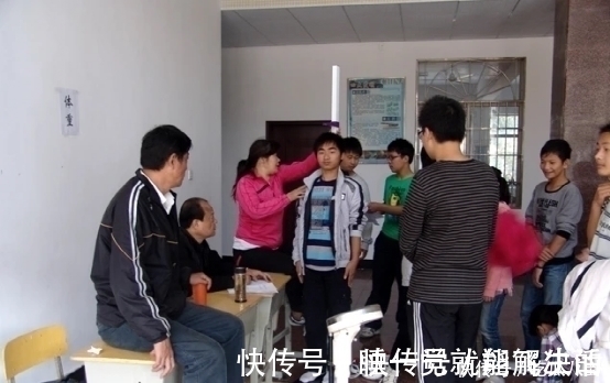 男孩|11岁男孩半年长高25公分,医生:1长高食物,平时可多吃