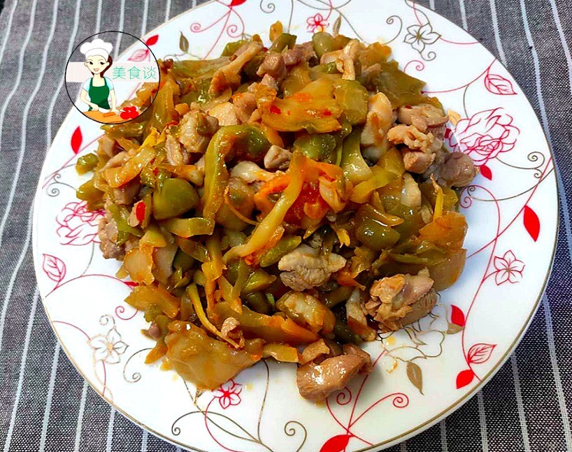 鸡腿肉别老红烧了，学会此做法，简单炒一炒，上桌胃口大开，特香