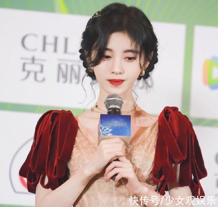 公主裙|鞠婧祎造型审美又在线！盘发搭配公主裙，“漫画女主”有了脸