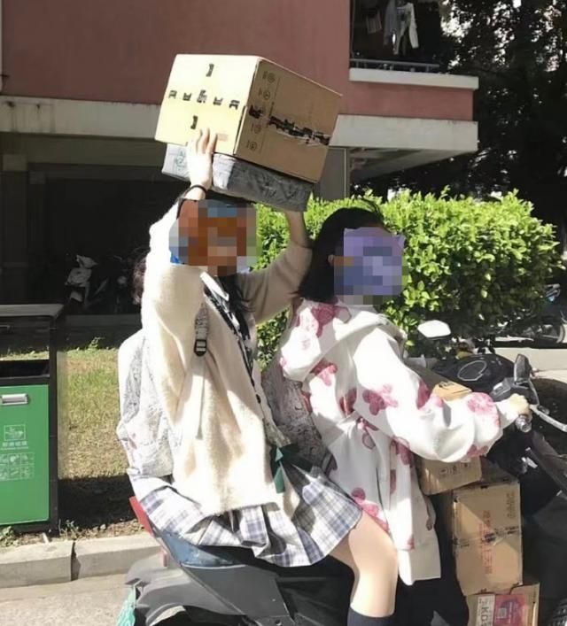 双十一|女生运快递有多拼，萌娃吐真相：我妈就有119单