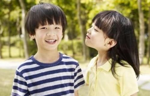 美妆博主|10岁小女孩分享“护肤照”,评论区引发热议,网友:这孩子没救了