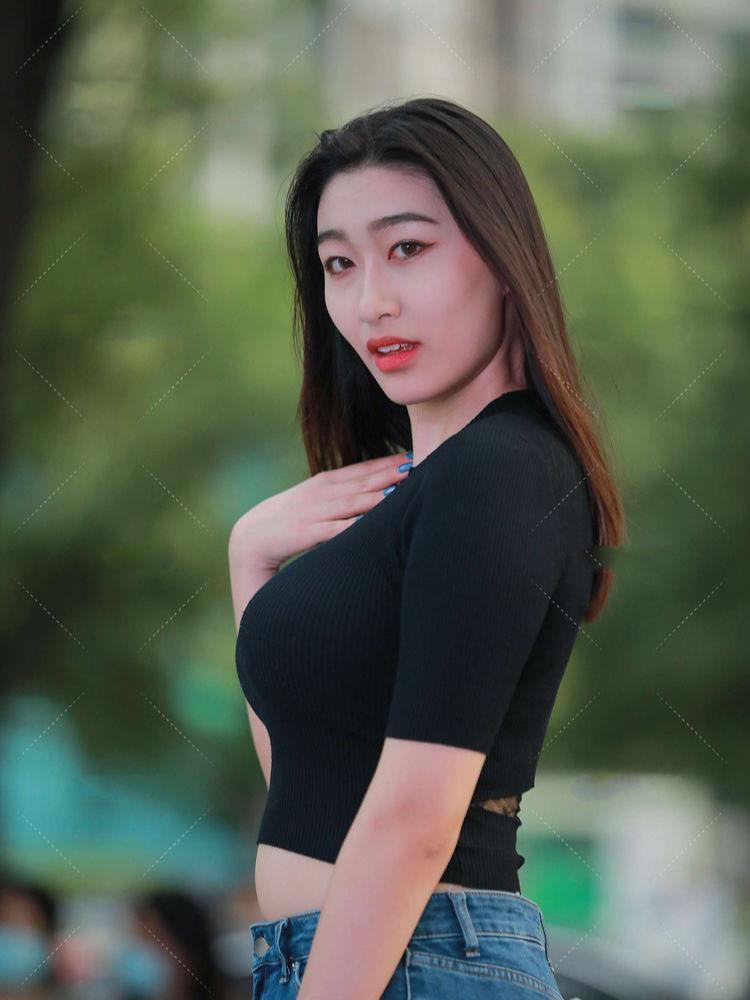 洒脱|帅气洒脱的露脐修身短袖,撑起强大气场,青春洋溢活力十足