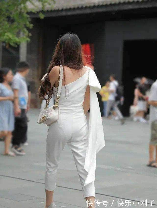 时尚 青春时尚的瑜伽裤装扮，成熟风范带来雍容的气质，搭配轻松