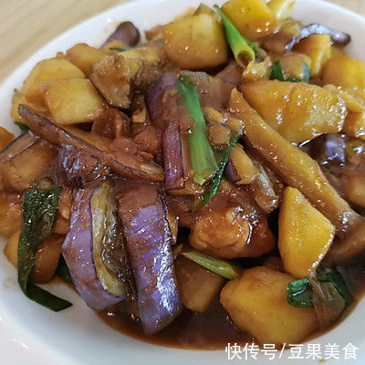 这是酱烧茄子焖土豆最正宗的做法,好吃到爆
