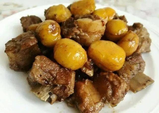 香甜|买板栗,圆的与扁的哪个甜牢记4点,板栗软糯香甜,一买一个准