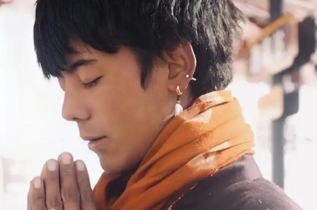 选秀节目|丁真所在国企拒绝他参加选秀和综艺,他的爆红是偶像文化的反噬