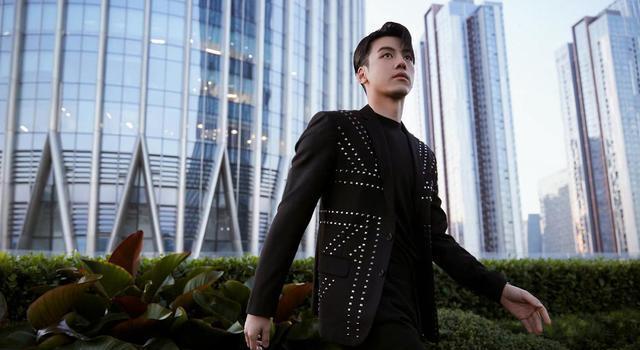 《哥哥》成团后资源差距大，有人成时尚宠儿，3rapper被打回原形