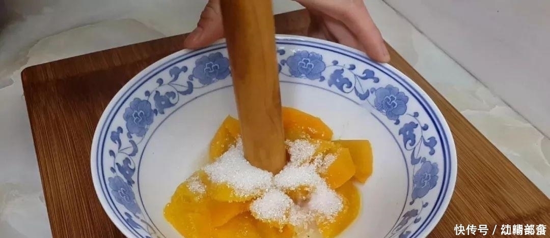 南瓜又出新吃法,不用油炸,比面包馒头做法简单,比南瓜饼还好吃