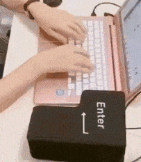 |搞笑段子王:妹子,这样招惹汪星人,不怕它生气吗