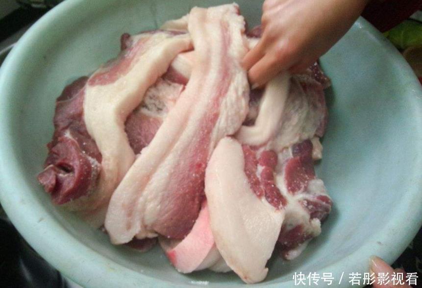 吃不完的猪肉别放冰箱冷冻了,教一个你土方法,放着一年也不坏